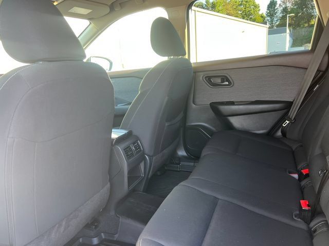 Used 2023 Nissan Rogue S AWD/4WD image 27