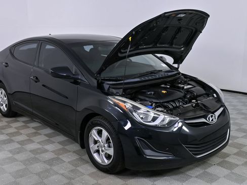 Used 2014 Hyundai Elantra SE image 28