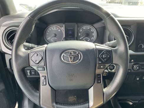 Used 2019 Toyota Tacoma TRD Sport image 17