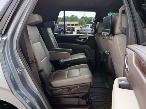 Used 2021 Chevrolet Tahoe Z71 w/ Z71 Off-Road Package AWD/4WD image 12
