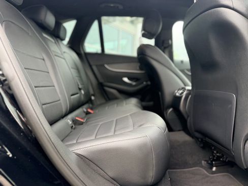 Used 2022 Mercedes-Benz GLC 300 4MATIC image 16