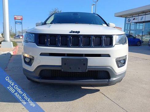 Used 2020 Jeep Compass Latitude image 2