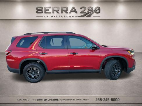 Used 2025 Honda Pilot TrailSport image 4