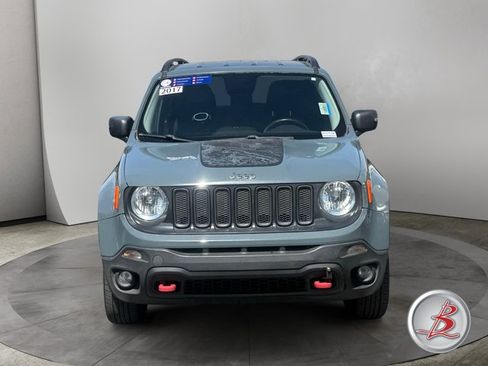 Used 2017 Jeep Renegade Trailhawk AWD/4WD image 2