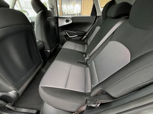 Used 2025 Kia Soul LX w/ LX Technology Package FWD image 24