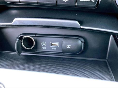 Used 2018 Kia Stinger GT1 AWD/4WD image 32