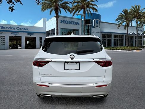 Used 2024 Buick Enclave Essence w/ Technology Package FWD image 8