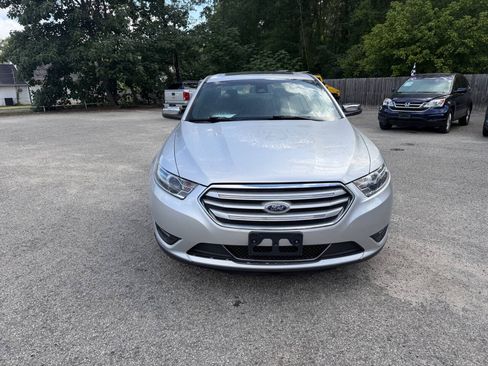 Used 2019 Ford Taurus Limited FWD image 12