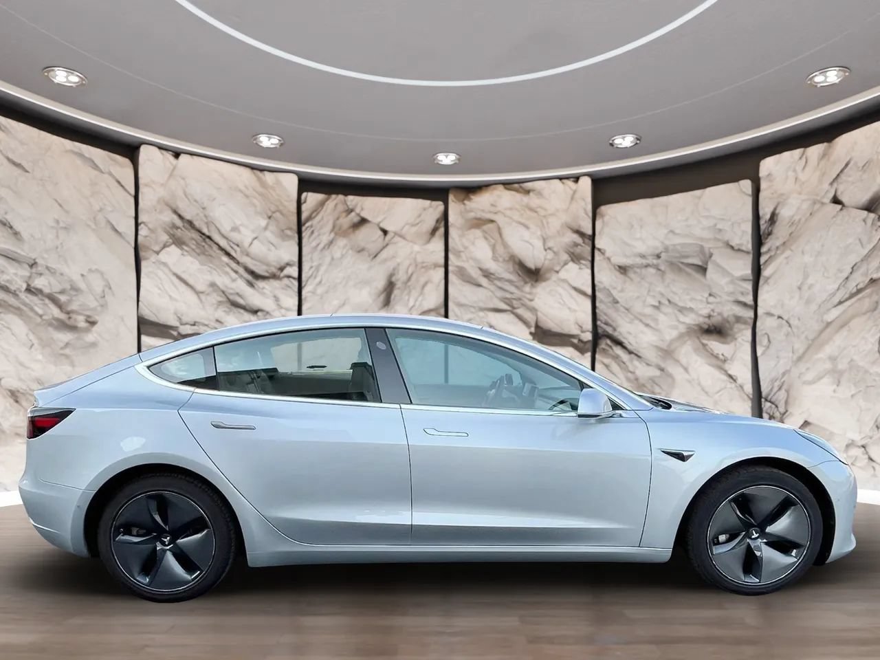 Used 2018 Tesla Model 3 Long Range RWD image 8