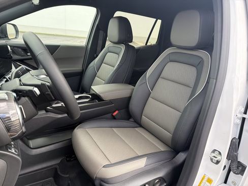 New 2026 Chevrolet Equinox LT w/ Convenience Package II image 12