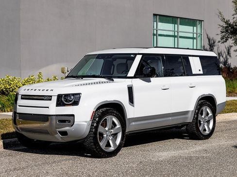 Used 2023 Land Rover Defender 130 SE image 15