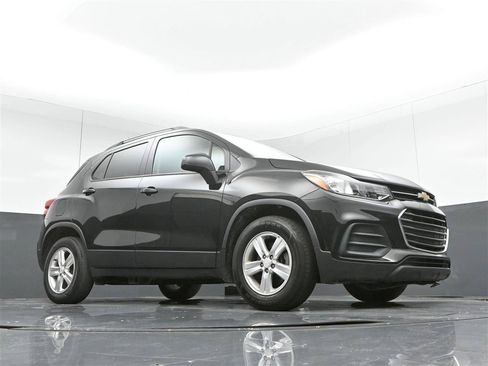 Used 2021 Chevrolet Trax LT w/ Driver Confidence Package FWD image 19