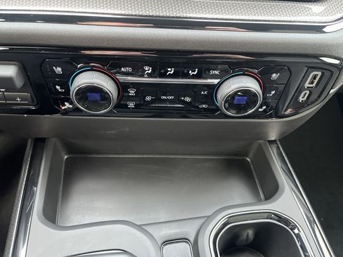 Used 2025 Chevrolet Silverado 1500 ZR2 w/ Technology Package image 33