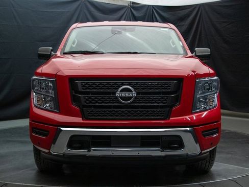 Used 2024 Nissan Titan SV w/ SV Convenience Package image 4