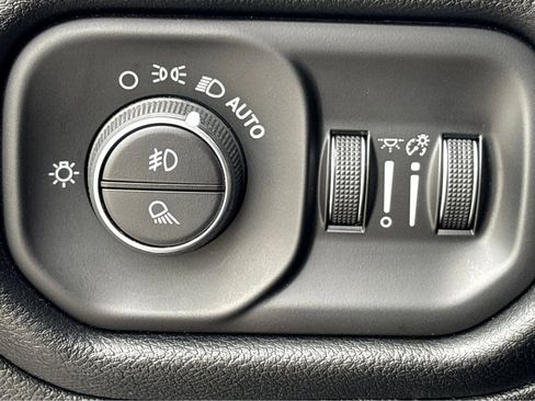 Used 2021 RAM 1500 Laramie RWD image 12
