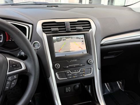 Used 2019 Ford Fusion SE FWD image 31