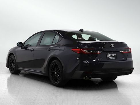 Used 2025 Toyota Camry SE image 3