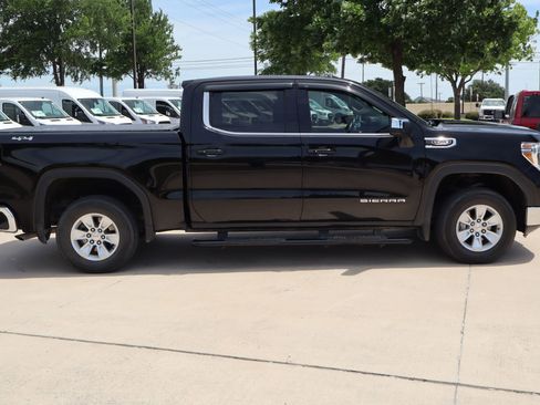 Used 2021 GMC Sierra 1500 SLE w/ Preferred Package AWD/4WD image 2