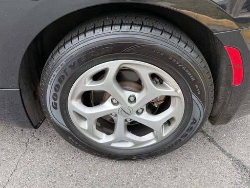 Certified 2024 Chrysler Pacifica Limited image 13