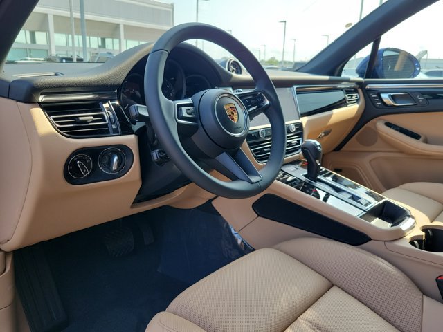 Used 2026 Porsche Macan AWD/4WD image 25