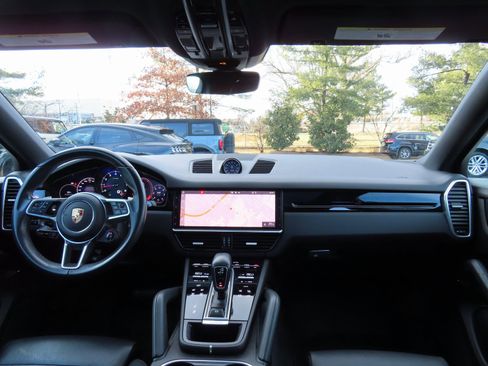 Used 2021 Porsche Cayenne Coupe image 15