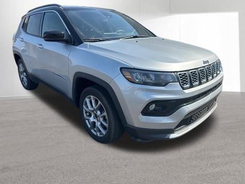 Used 2025 Jeep Compass Limited AWD/4WD image 8