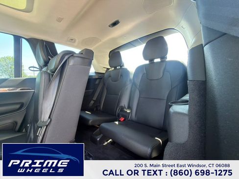 Used 2016 Volvo XC90 T6 Momentum w/ Momentum Plus Package AWD/4WD image 11