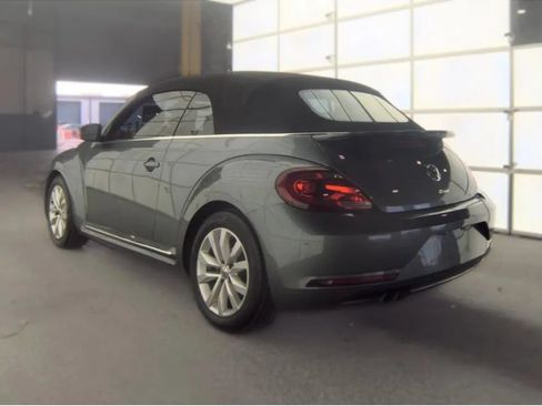 Used 2017 Volkswagen Beetle 1.8T Classic FWD image 8
