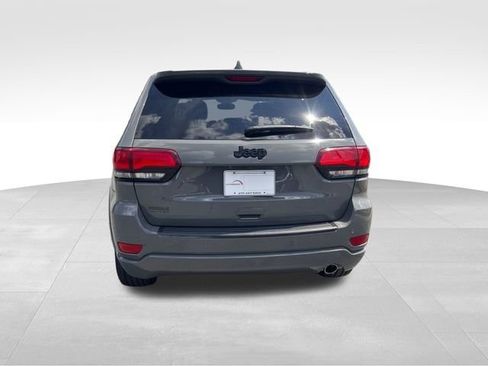 Used 2022 Jeep Grand Cherokee Laredo X RWD image 3