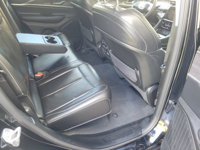 Used 2023 Jeep Grand Cherokee Limited RWD image 12