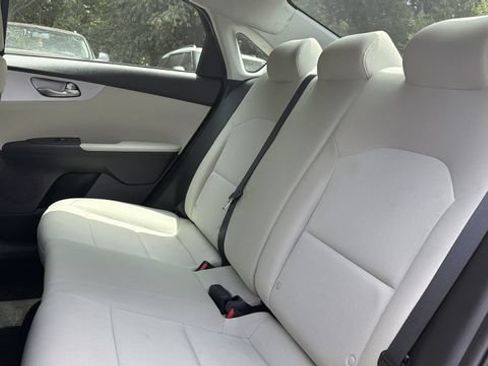 Certified 2022 Kia Forte LXS w/ LXS Technology Package FWD image 21
