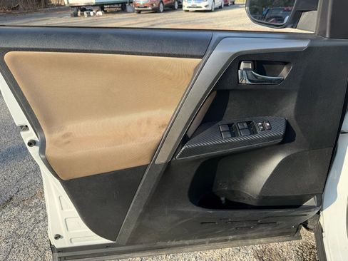 Used 2015 Toyota RAV4 XLE image 33