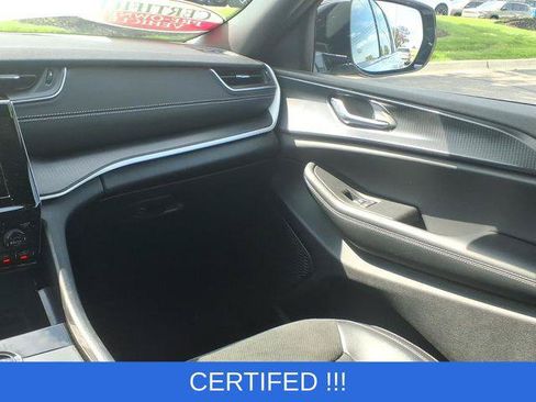 Certified 2025 Jeep Grand Cherokee Altitude AWD/4WD image 12