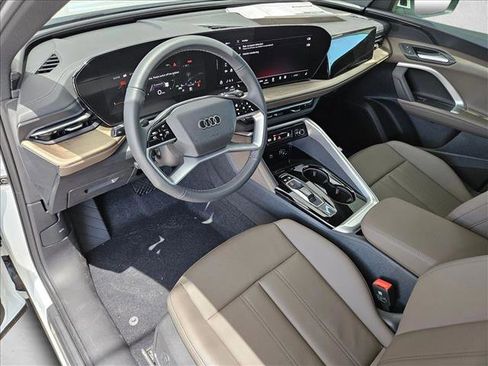 Used 2025 Audi Q5 Premium w/ Convenience Package AWD/4WD image 3