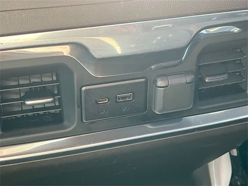 Used 2022 GMC Sierra 2500 Denali image 35