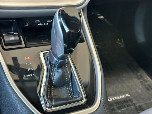 Used 2022 Subaru Outback Limited image 25