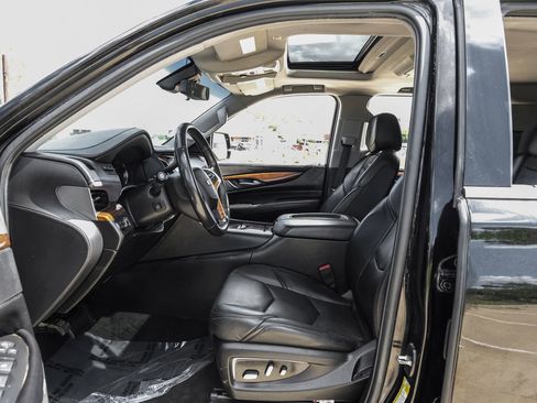 Used 2018 Cadillac Escalade ESV Luxury RWD image 4