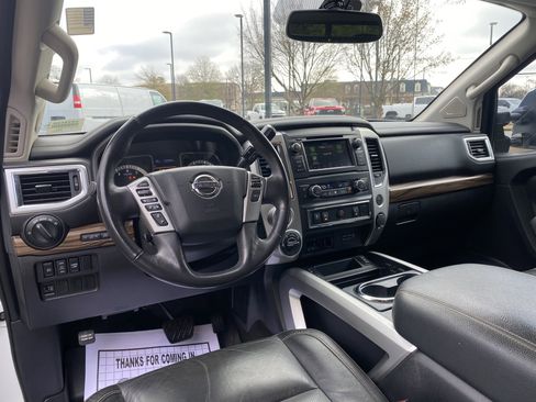 Used 2019 Nissan Titan SL w/ Chrome Package image 29