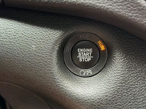 Used 2020 Jeep Cherokee Trailhawk AWD/4WD image 24