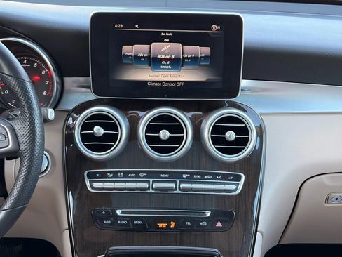 Used 2019 Mercedes-Benz GLC 300 4MATIC image 26