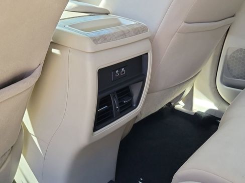 Used 2019 Nissan Murano SV w/ Premium Package image 18