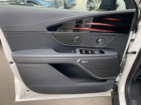 New 2026 Lincoln Nautilus Reserve image 10