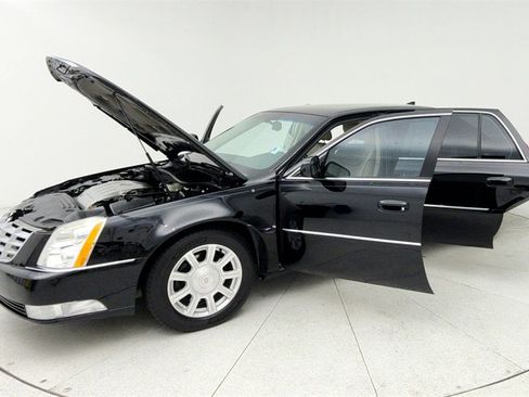Used 2011 Cadillac DTS image 12