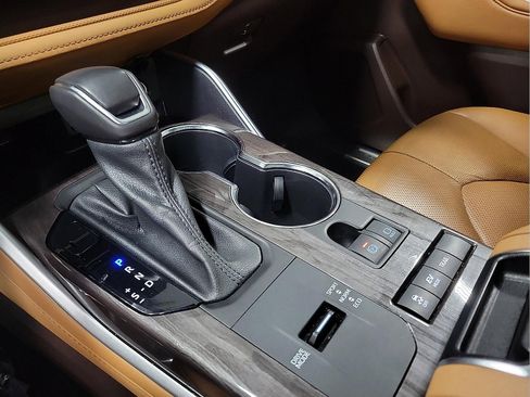 Certified 2022 Toyota Highlander Platinum image 18