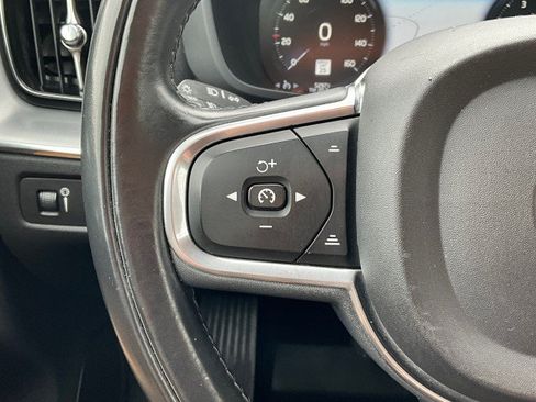Used 2018 Volvo XC60 T5 Momentum w/ Vision Package AWD/4WD image 16
