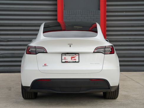 Used 2023 Tesla Model Y Long Range image 8