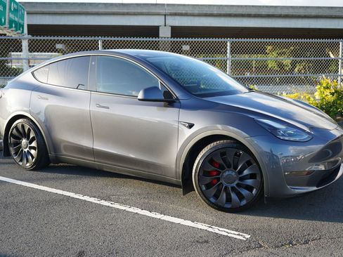 Used 2022 Tesla Model Y Performance image 5
