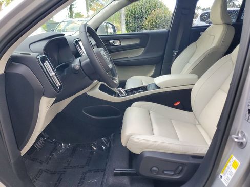 Certified 2023 Volvo XC40 B5 Ultimate w/ Protection Package Premier AWD/4WD image 17