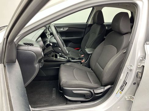Used 2019 Kia Forte LXS FWD image 8