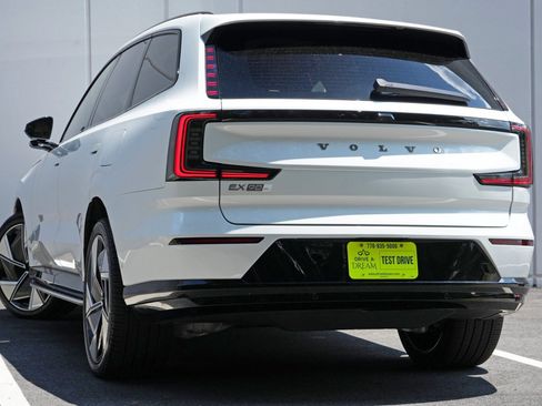 Used 2025 Volvo EX90 Ultra AWD/4WD image 6
